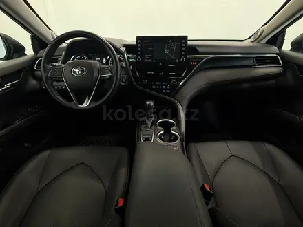 Toyota Camry Luxe 2021 года за 15 900 000 тг. в Астана – фото 8