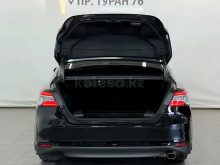 Toyota Camry Luxe 2021 года за 15 900 000 тг. в Астана – фото 10