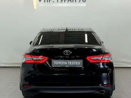 Toyota Camry Luxe 2021 года за 15 900 000 тг. в Астана – фото 4