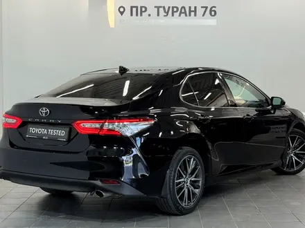 Toyota Camry Luxe 2021 года за 15 900 000 тг. в Астана – фото 19