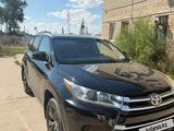 Toyota Highlander 2015 года за 14 000 000 тг. в Уральск – фото 4