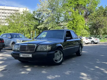 Mercedes-Benz E 320 1995 года за 3 700 000 тг. в Алматы – фото 2