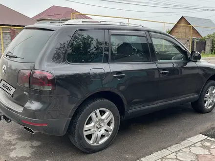 Volkswagen Touareg 2005 года за 6 100 000 тг. в Алматы – фото 3