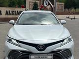 Toyota Camry 2018 года за 15 500 000 тг. в Тараз – фото 2