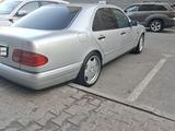 Mercedes-Benz E 280 1997 годаүшін3 300 000 тг. в Актау – фото 5