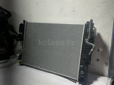 Основной радиатор кондиционер Mercedes w221 m273 5.5l MERCEDES 221 за 80 000 тг. в Караганда
