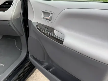 Toyota Sienna 2019 года за 15 500 000 тг. в Алматы – фото 8