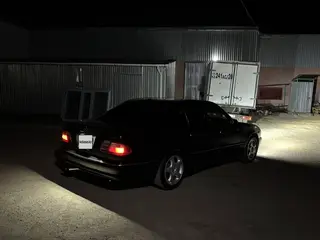 Mercedes-Benz E 320