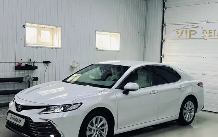 Toyota Camry 2023 года за 18 500 000 тг. в Уральск