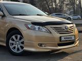 Toyota Camry 2007 года за 6 700 000 тг. в Алматы – фото 2