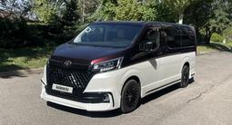 Toyota Granvia 2022 года за 48 000 000 тг. в Алматы – фото 2