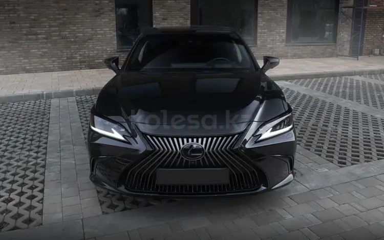 Lexus ES 250 2019 года за 23 500 000 тг. в Алматы