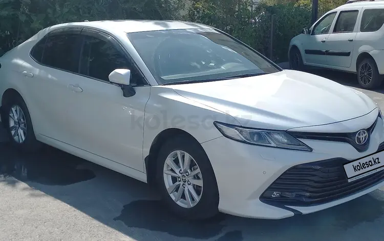 Toyota Camry 2020 года за 12 500 000 тг. в Атырау