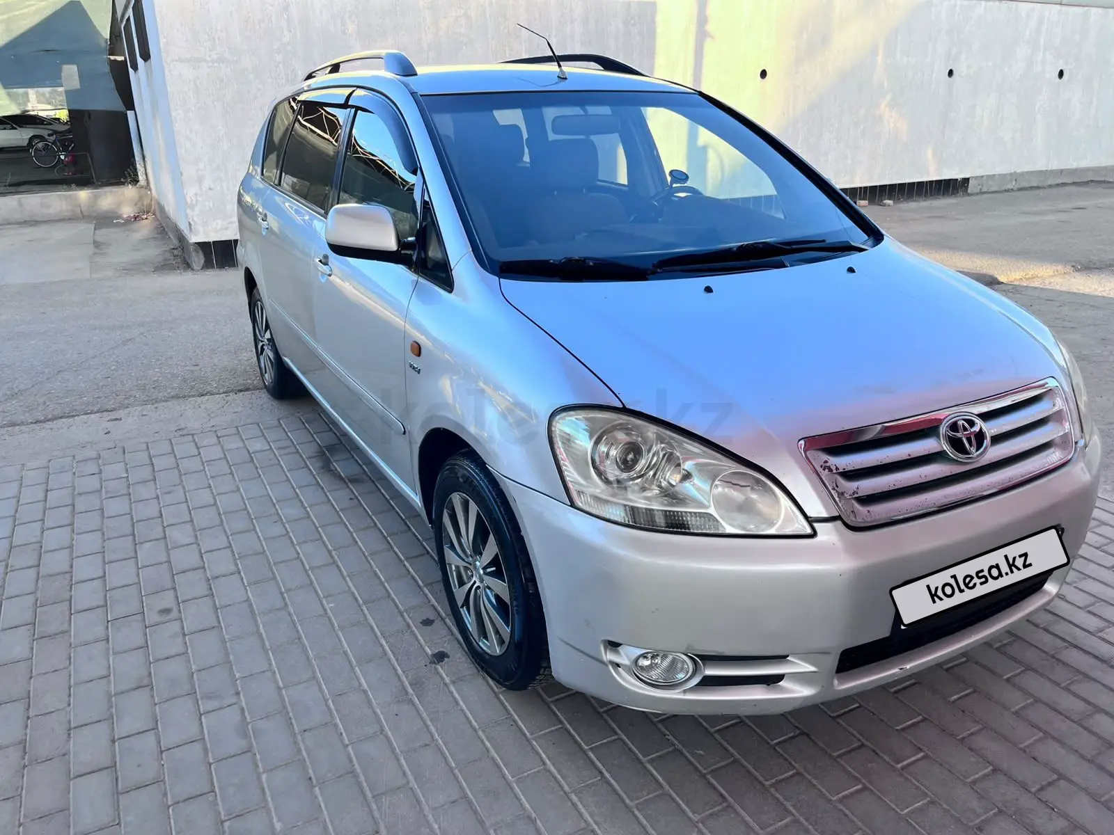 Toyota Avensis Verso, 2003