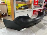 Задний бампер молдинг катафот жабра на Toyota Camry за 25 000 тг. в Алматы
