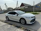 Toyota Camry 2019 года за 15 200 000 тг. в Шымкент – фото 2