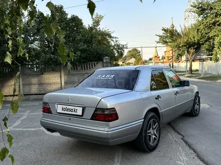 Mercedes-Benz E 220 1994 года за 1 350 000 тг. в Алматы – фото 6