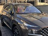Hyundai Santa Fe 2021 года за 19 800 000 тг. в Алматы