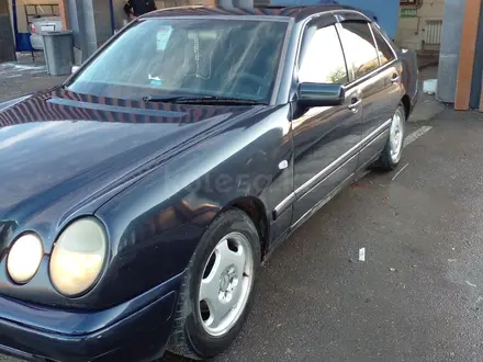 Mercedes-Benz E 240 1999 года за 3 100 000 тг. в Кызылорда – фото 3