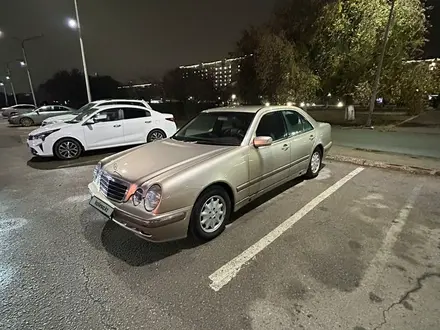 Mercedes-Benz E 240 2000 года за 3 300 000 тг. в Актобе – фото 4