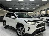 Toyota RAV4 2022 года за 16 400 000 тг. в Шымкент
