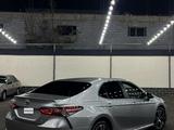 Toyota Camry 2018 года за 12 990 000 тг. в Шымкент – фото 3