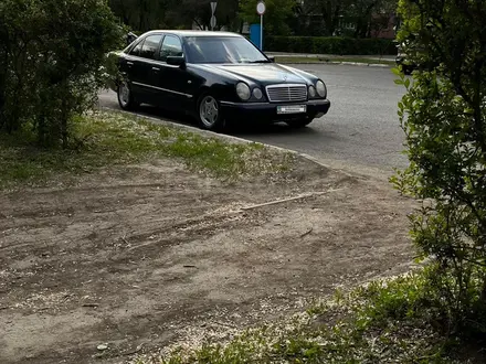 Mercedes-Benz E 230 1995 года за 1 850 000 тг. в Уральск