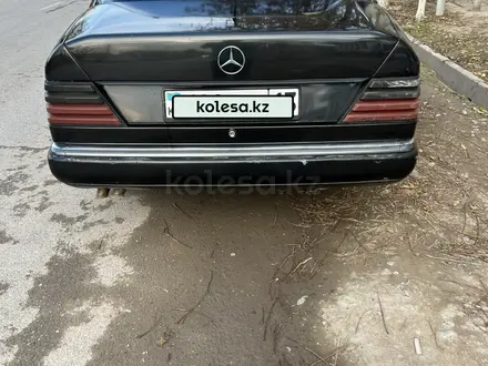 Mercedes-Benz E 260 1992 года за 2 200 000 тг. в Жетысай – фото 4