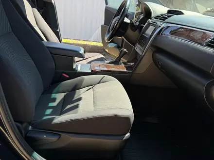 Toyota Camry 2016 года за 11 500 000 тг. в Актобе – фото 11