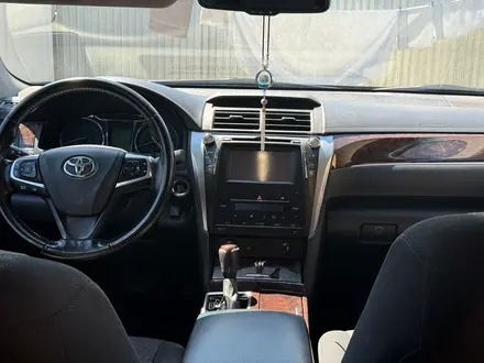 Toyota Camry 2016 года за 11 500 000 тг. в Актобе – фото 13