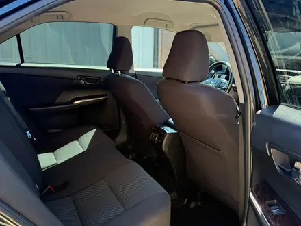 Toyota Camry 2016 года за 11 500 000 тг. в Актобе – фото 14