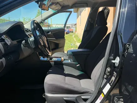 Toyota Camry 2016 года за 11 500 000 тг. в Актобе – фото 8