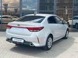 Kia Rio 2021 года за 7 750 000 тг. в Уральск – фото 2