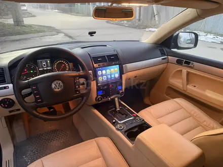 Volkswagen Touareg 2006 года за 4 499 999 тг. в Алматы – фото 10