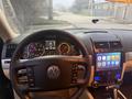 Volkswagen Touareg 2006 годаүшін4 499 999 тг. в Алматы – фото 11
