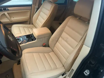 Volkswagen Touareg 2006 года за 4 499 999 тг. в Алматы – фото 12
