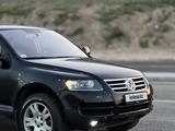 Volkswagen Touareg 2006 года за 4 499 999 тг. в Алматы – фото 3