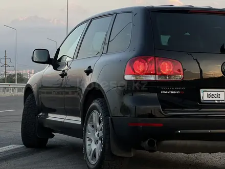 Volkswagen Touareg 2006 года за 4 499 999 тг. в Алматы – фото 9