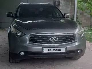Infiniti FX37, 2010