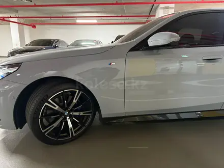 BMW 530 2024 года за 39 800 000 тг. в Алматы – фото 13