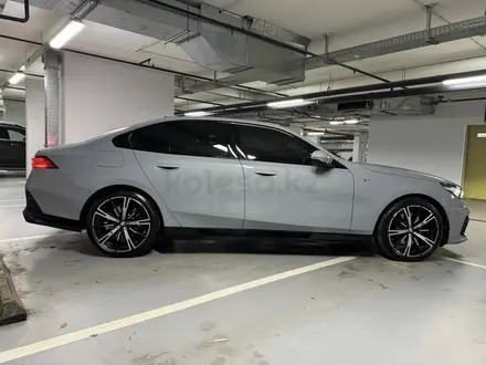 BMW 530 2024 года за 39 800 000 тг. в Алматы – фото 2