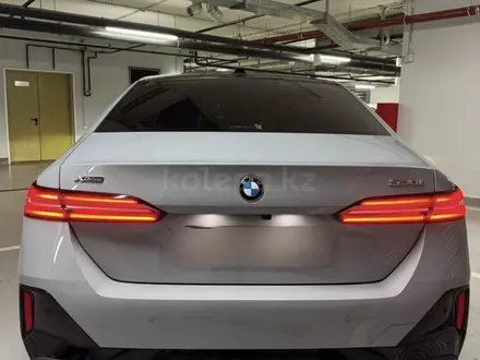 BMW 530 2024 года за 39 800 000 тг. в Алматы – фото 3
