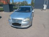 Volkswagen Jetta 2005 годаүшін2 300 000 тг. в Астана