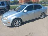 Volkswagen Jetta 2005 годаүшін2 300 000 тг. в Астана – фото 2