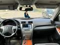 Toyota Camry 2011 года за 7 600 000 тг. в Актобе – фото 10
