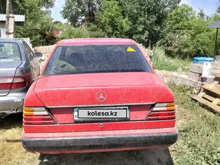 Mercedes-Benz E 230