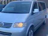 Volkswagen Caravelle 2007 года за 7 950 000 тг. в Астана