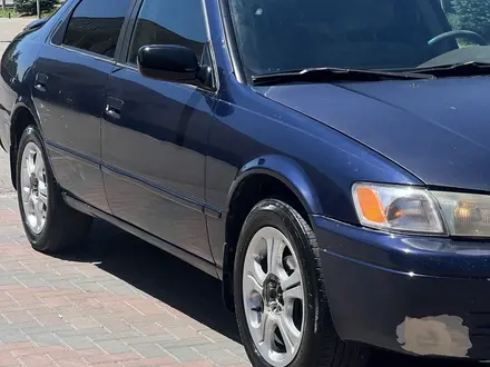 Toyota Camry 1998 года за 2 900 000 тг. в Алматы – фото 2