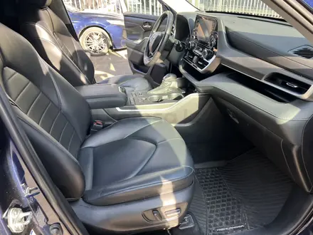 Toyota Highlander 2022 года за 25 300 000 тг. в Алматы – фото 24