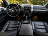 Volkswagen Touareg 2005 года за 4 200 000 тг. в Шымкент – фото 3